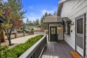 Delightful 3-bedroom cabin with hot tub